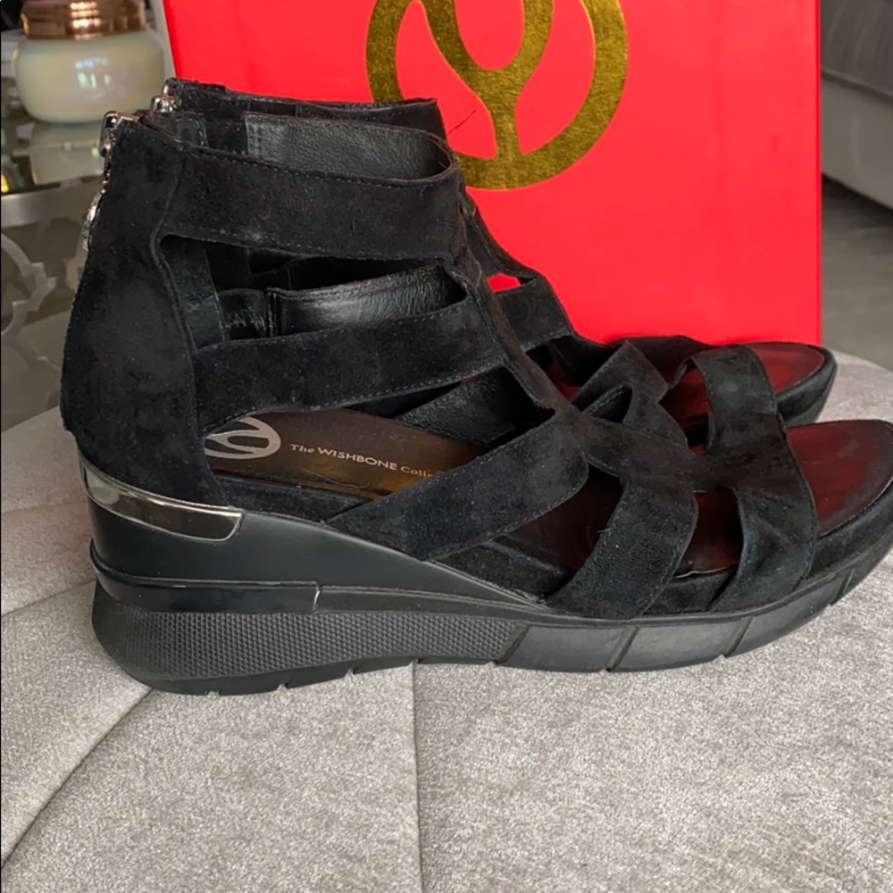 Wishbone Gioia Black Wedge Sandal - Suede